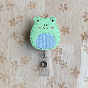 Cute Baby Frog Resin Shaker Badge Reel or Key Chain, Cute Aquatic