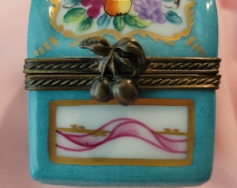 Cofre del tesoro de Limoges con motivos florales