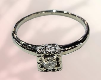 14k White Gold Vintage Illusion Diamond Ring