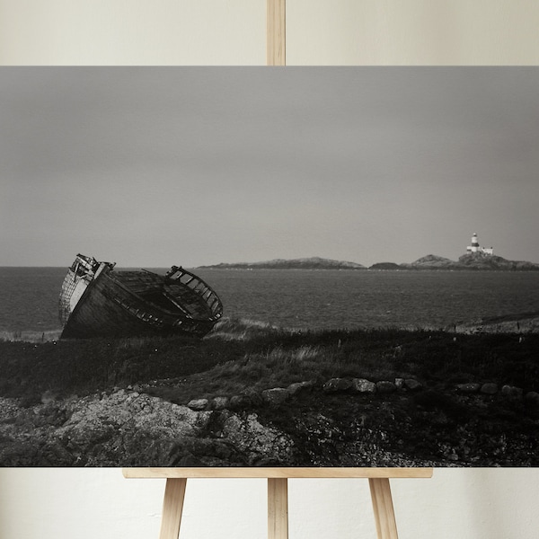 Bateau abandonné et phare d'Anglesey - Impressions sur bois, art mural, cadeau.