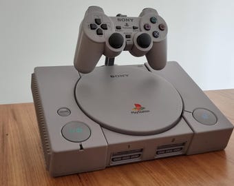 Supporto espositivo per console e controller Sony PlayStation 1 PS1 / Stampato in 3D