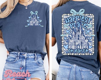 Camiseta con colores cómodos del lugar más feliz de la Tierra • Camiseta gráfica del castillo de Disney