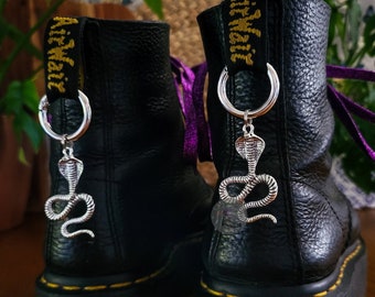 Charm cobra - Shoes charm -  boot charms (dr Martens style)  accessoires de chaussures, bijoux 1460, doc tag