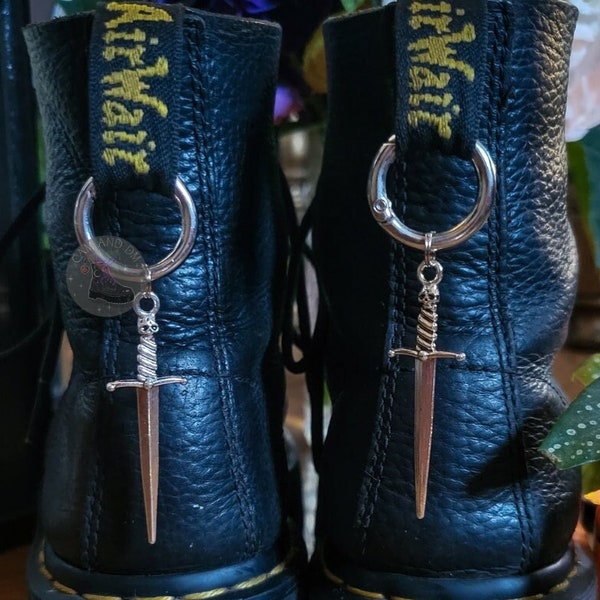 Charm dague - Shoes charm -  boot charms (dr Martens style)  accessoires de chaussures, bijoux 1460, doc tag