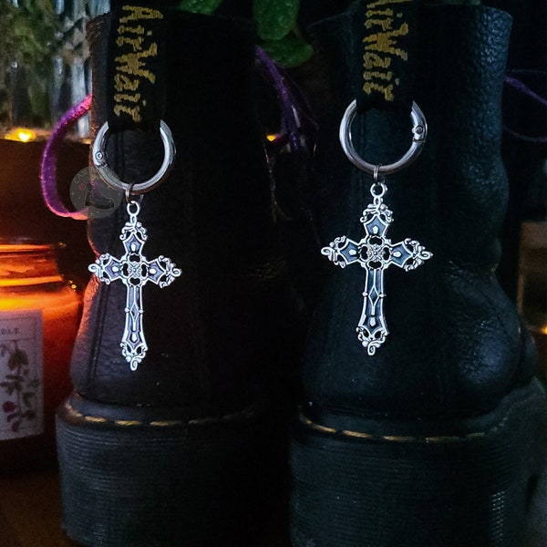 Charm Croix Goth - Shoes charm - boot charms (dr Martens style) grunge punk charms, accessoires de chaussures, bijoux 1460, doc tag