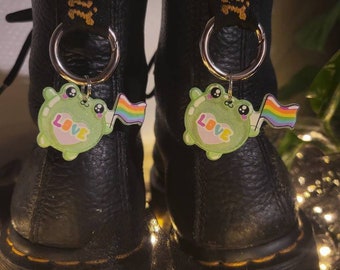 Frog love charm - Shoes charm - boot charms (dr Martens style) grunge punk charms, shoe accessories, jewelry 1460, doc tag