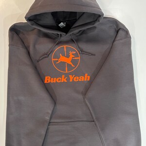 Sudadera de alto mantenimiento Outfitters "Buck Yeah"