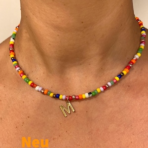 Bunte Perlenkette personalisierbar mit Buchstaben/Initialen in GOLD. *Bitte bei Personalisierung der/die EXTRA Buchstaben hinzufügen*