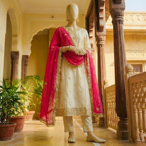 Pink Chiffon Dupatta with Gold Zari Border Lightweight Indian Party Wear Dupatta image 3
