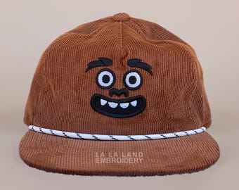 Cappello di velluto a coste ricamato Bigfoot, cappello Sasquatch