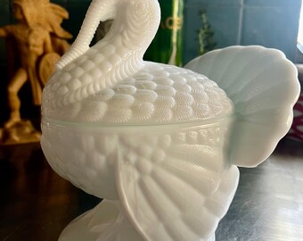 LE Smith Milk Glass Turkey