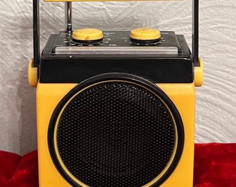 1980s Ultronic Portable Radio AM/FM