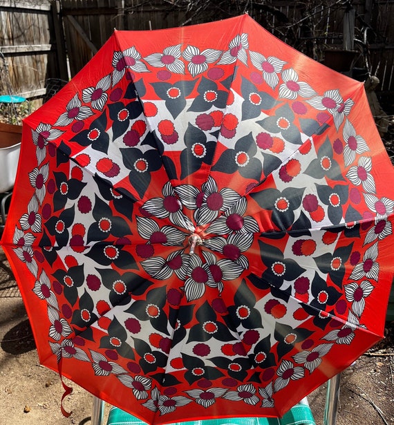 Mod Mod Mod! Vintage Umbrella Graphic MCM Flowers