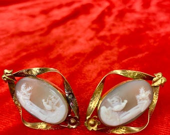 Orecchini vittoriani con cammeo a conchiglia in oro giallo 1/20 GF su argento sterling, con chiusura a vite, modello Rebecca at the Well?