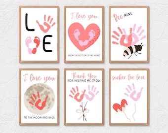 Könnte beinhalten: Sechs druckbare Karten mit Hand- und Fußabdruck-Designs. Die Karten zeigen Botschaften wie "Ich liebe dich bis zum Mond und zurück", "Sei mein", und "Danke, dass du mir beim Wachsen hilfst".