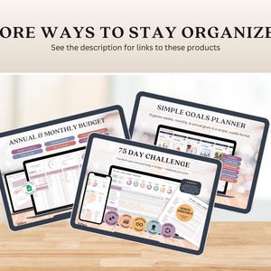 Może przedstawiać: Obraz przedstawiający trzy cyfrowe plannery: budżet roczny i miesięczny, prosty planer cel&oacute;w i 75-dniowe wyzwanie. Tekst "MORE WAYS TO STAY ORGANIZED" znajduje się na g&oacute;rze. Każdy planer jest wyświetlany na ekranie tabletu lub komputera.