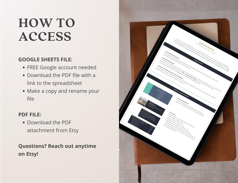 Puede incluir: Una tableta digital que muestra instrucciones, apoyada en un cuaderno encuadernado en cuero marr&oacute;n. La pantalla muestra un documento con texto e im&aacute;genes. El texto de la izquierda dice "HOW TO ACCESS" con instrucciones para Google Sheets y archivos PDF.