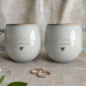 Personalisierte Mr & Mrs Tassen | Gravierte Steingut Tassen mit Namen | Hochzeitsgeschenk | Ehepaar Tassen