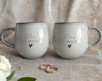 Personalisierte Mr & Mrs Tassen | Gravierte Steingut Tassen mit Namen | Hochzeitsgeschenk | Ehepaar Tassen