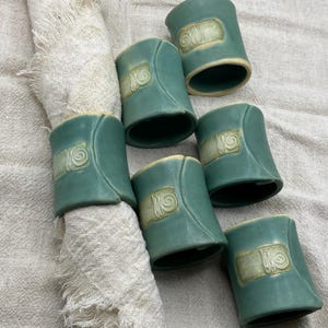 Juego de 6 servilleteros de cerámica vintage de estudio – Vajilla de cerámica color verde mar mate