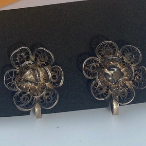 Vintage 1950s sterling silver filigree flower screw back earrings Mexico