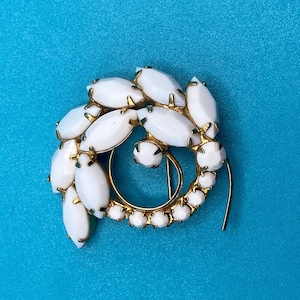 Vintage Juliana Delizza & Elster Gold-Tone Brooch with White Milk Glass Leaves- collectible D and E brooch, white milk glass jewelry