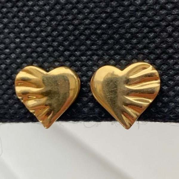 Vintage 1950s Crown Trifari small shiny gold tone heart clip on earrings