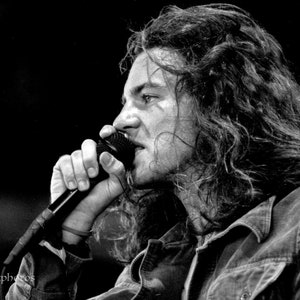 Pearl Jam Eddie Vedder ポスター Eddie Vedder Signed Pearl Jam Tour Poster - Clemente Museum