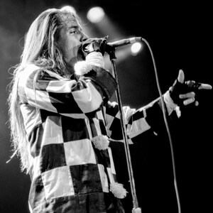 Shirtless Anthony Kiedis / Red Hot Chili Peppers Band / Anthony Kiedis Lollapalooza Rock Icon Art – Red Hot Chili Peppers / Kiedis Rock Art