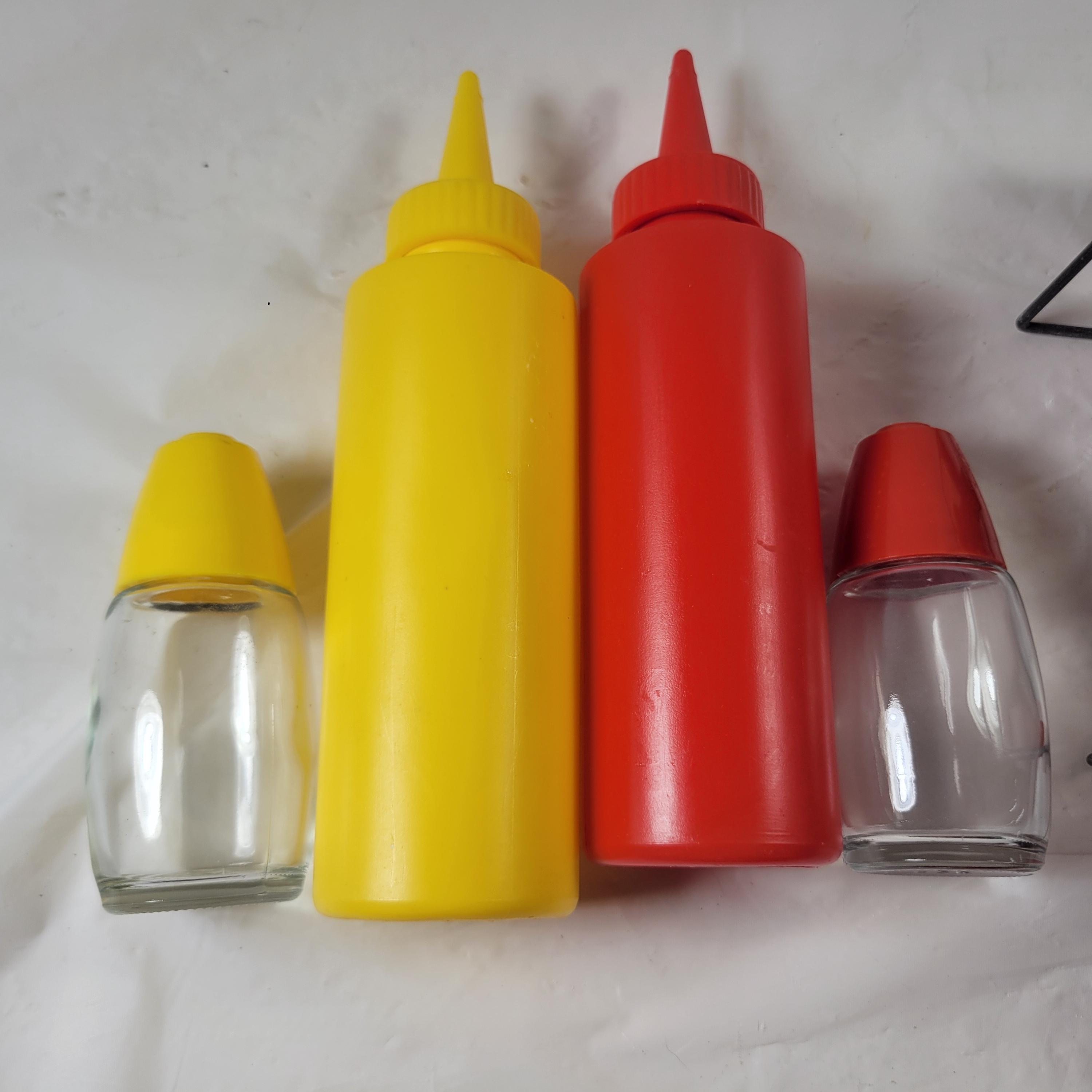 Lot de condiments en mini table pique-nique