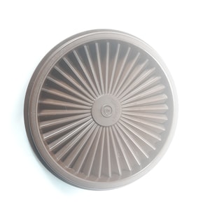Round Brown Crinkle Tupperware 812-20 Lid