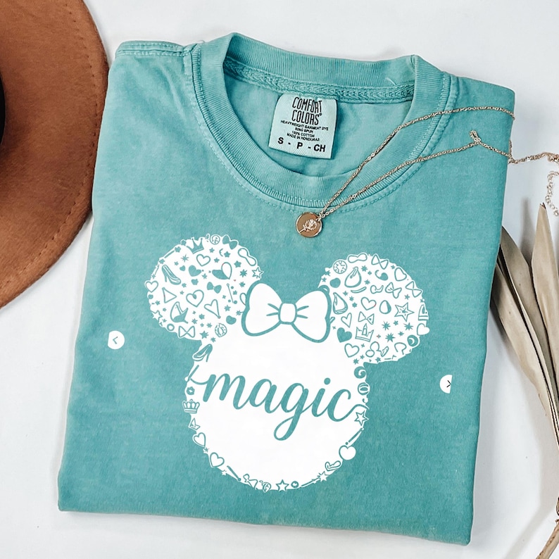 Camiseta mágica de Minnie Mouse, camiseta mágica de Disney, camiseta con estampado de orejas de Mickey, camiseta con cita original, camiseta mágica adorable imagen 6