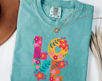 Camiseta Floral LOVE – Camiseta colorida con estampado floral, camiseta estética y bonita, regalo de San Valentín, camiseta de primavera/verano, camiseta estampada de flores para mujer.