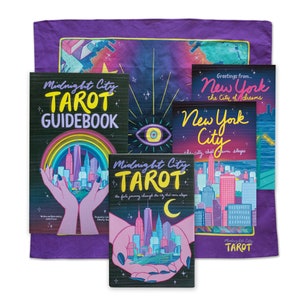 Conjunto de presente Midnight City Tarot® | Presente de Nova York | Baralho de tarô | Pano de altar | Guia | Baralho de tarô indie | Presente de bruxa