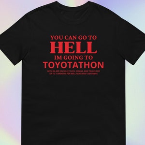 Jij kunt naar de hel, ik ga naar Toyotathon | Grappige niche-sarcastische meme-afdruk | Uniseks T-shirt met korte mouwen