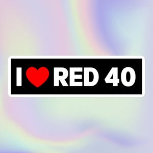 Amo a Red 40 / Meme divertido, sarcástico, ofensivo, tonto, aleatorio, antilobbying e irónico / Botella de agua o calcomanía para parachoques sin burbujas