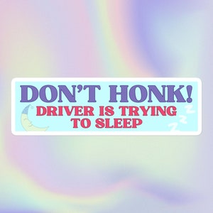 No toque la bocina, el conductor está tratando de dormir / Pegatina de burbuja ofensiva sarcástica divertida / Pegatina sin burbujas