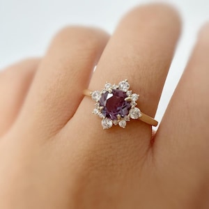 Alexandrite Engagement Ring For Women Halo Alexandrite Wedding Ring Alexandrite cluster 14k Gold Ring For Bride June Birthstone Ring
