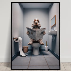 Foto di un Cocker Spaniel che legge il giornale sul water, Decorazione umoristica del WC, Cornice decorativa per il bagno, Poster della toilette, Regalo divertente