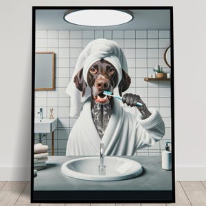 Ritratto di un Braque che si lava i denti in accappatoio, Cornice per il bagno, Decorazione umoristica, Poster per il bagno, Regalo Braque, Poster incorniciato