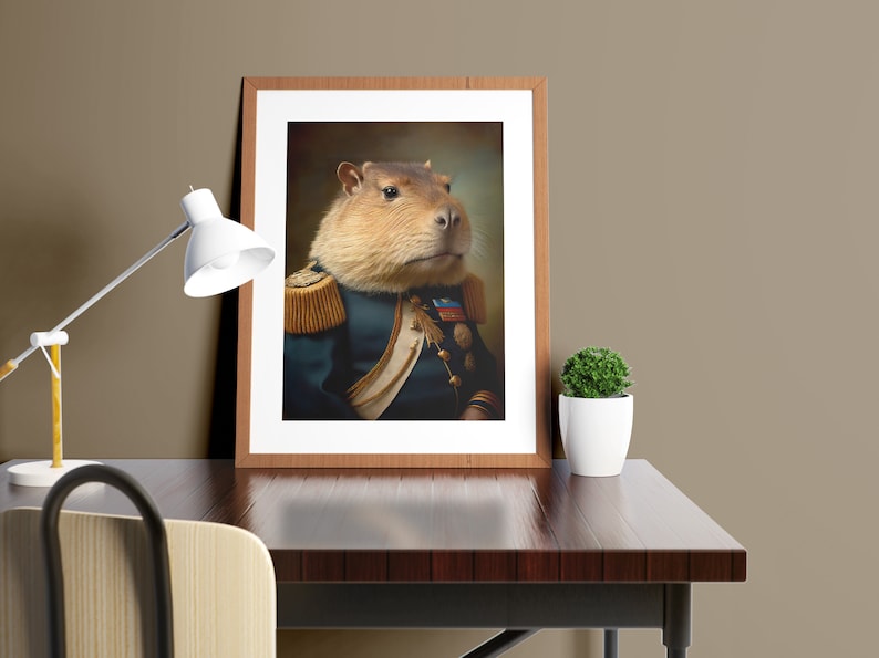 Ritratto di un capibara in uniforme militare, stampa di capibara, decorazione da parete con animali, poster di capibara immagine 2