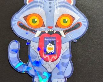 Könnte beinhalten: Blauer Katzenaufkleber mit holografischem Finish. Die Katze hat orange Augen und einen roten Mund mit einem kleinen Bild einer Ente im Smoking und dem Text "Save the date". Der Aufkleber befindet sich auf einer schwarzen Oberfläche.