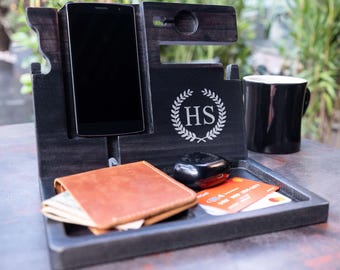 Docking station per telefono in legno, supporto portachiavi e orologi, organizer da comodino, regalo di Natale da uomo, marito, moglie, anniversario, papà, compleanno, gadget (noce nera