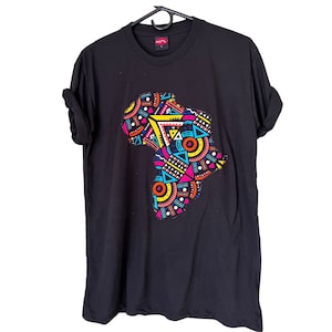 Camiseta de África, camiseta con estampado africano, mapa de África, camisetas unisex, camisetas afrocéntricas, mapa del continente africano, camiseta activista, camiseta de Ankara, regalos