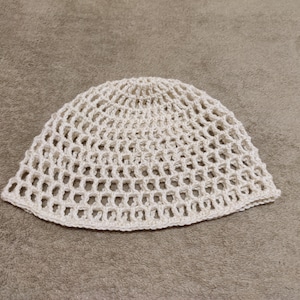 Glitter net-style skull hat in off white colour, disco hat with lurex, mesh hat, retro hat, 70s hat, crocheted party cap
