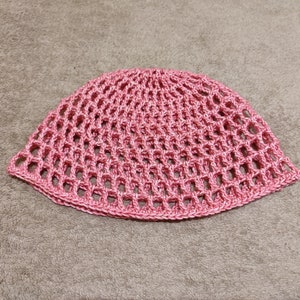 Sparkle net-style skull hat in pink colour, disco hat with gold lurex, mesh hat, retro hat, 70s hat, crocheted party cap