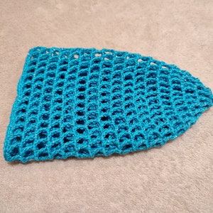 Sparkle net-style skull hat in turquoise colour, disco hat with lurex, mesh hat, retro hat, 70s hat, crocheted party cap