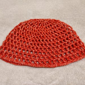 Handmade glitter hat in red colour, disco hat with gold lurex, mesh skull beanie, net-style retro hat, 70s hat, crocheted party cap