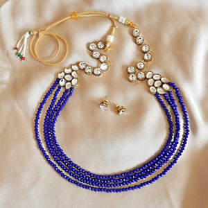 Sautoir de perles bleues, pierres de kundan, trois couches, clous d&#39;oreilles, tenues de mariage, fête, tenues de mariée, bijoux indiens de style bollywood