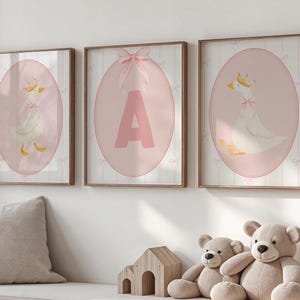 Decorazione personalizzata per la cameretta con fiocco e oca buffa, insegna personalizzata con nome per bambina.